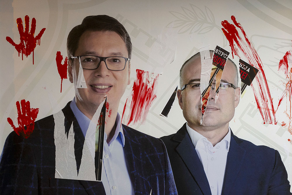 serbien vucic röda händer.jpg