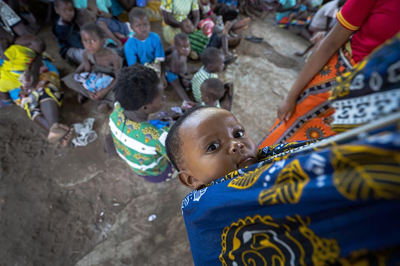 Genombrott. Barn i Malawi väntar på att få malariavaccin. Foto: AP/TT
