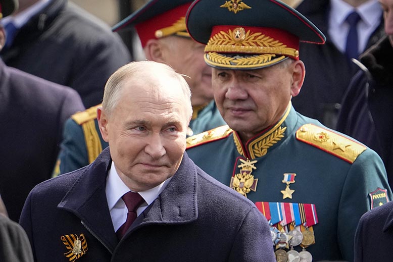 Minister of Defense Sergei Shoigu had to leave his post, but can in other ways be considered promoted. Photo: AP/TT